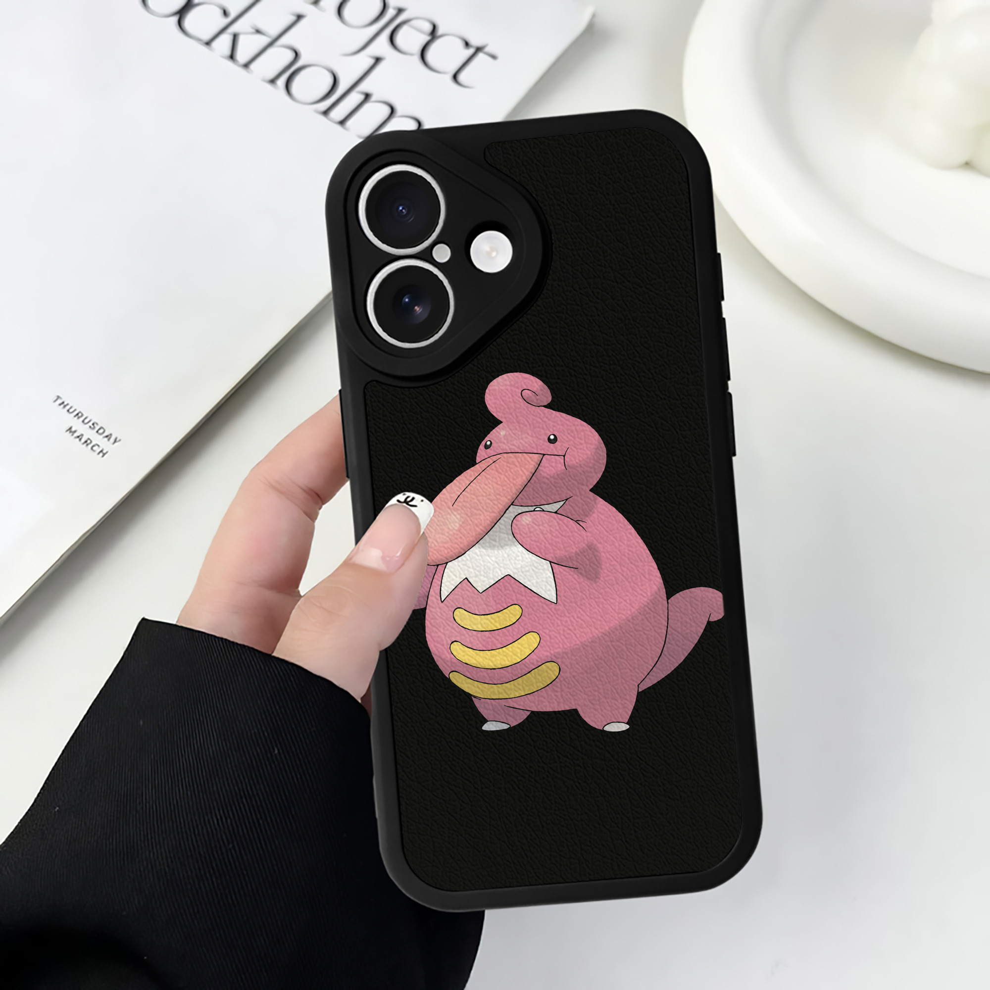 （画像用） ポケットモンスター Pokémon 【iPhone 16シリーズ対応】シリコンスマホケース（レザー調） 材質：シリコン